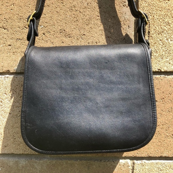 Coach Handbags - Vintage NYC Coach Classic Shoulder Bag 9170